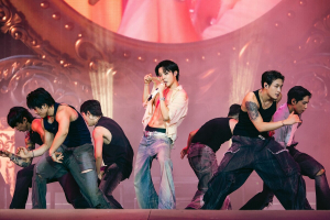 제이홉, ‘롤라팔루자 ’ 헤드라이너 무대 성료…6만 관객 사로잡은 ‘호비팔루자’의 귀환